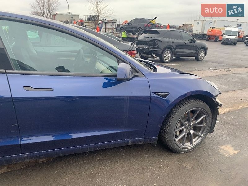 Седан Tesla Model 3 2023 в Киеве