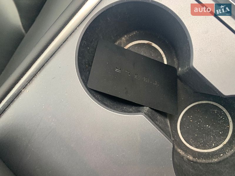 Седан Tesla Model 3 2023 в Киеве