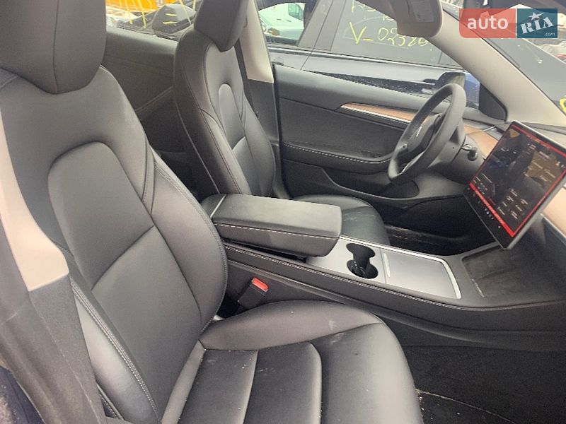 Седан Tesla Model 3 2023 в Киеве