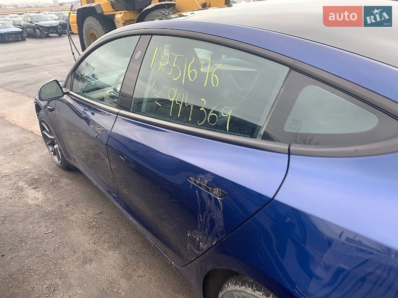 Седан Tesla Model 3 2023 в Киеве