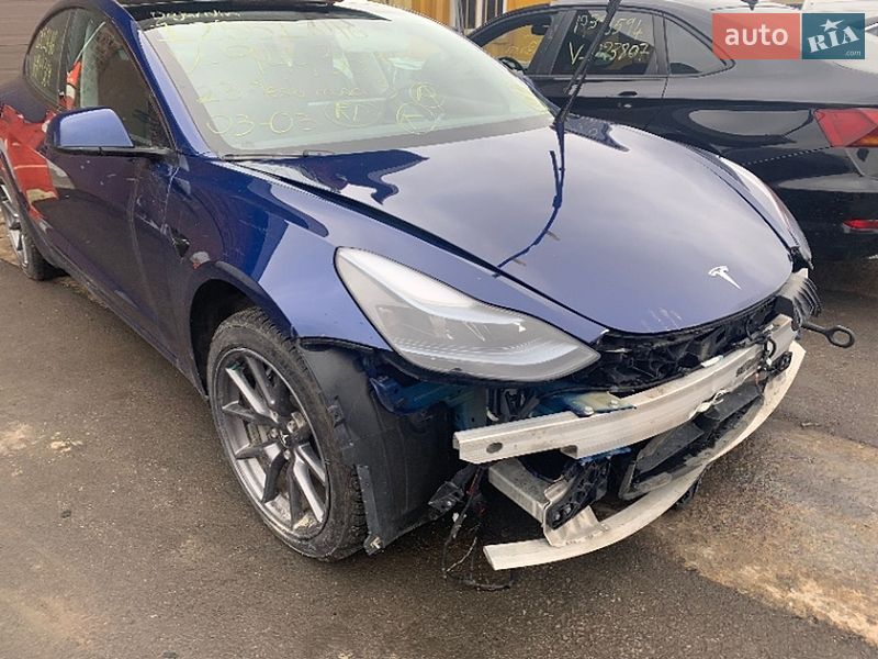 Седан Tesla Model 3 2023 в Киеве