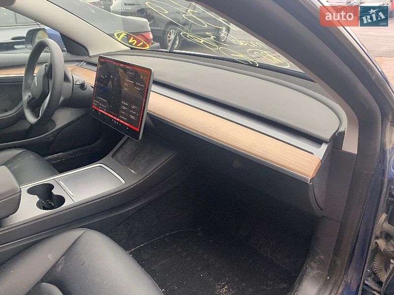 Седан Tesla Model 3 2023 в Киеве