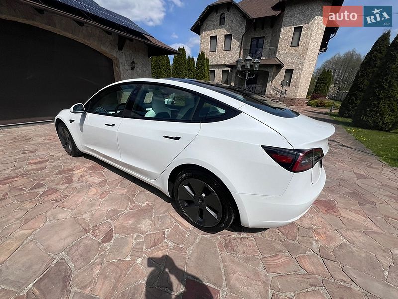 Седан Tesla Model 3 2023 в Києві