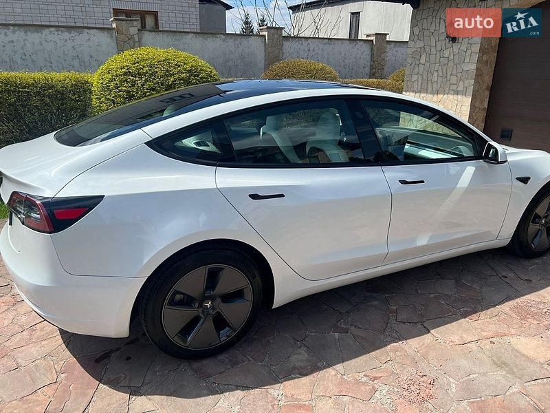 Седан Tesla Model 3 2023 в Києві