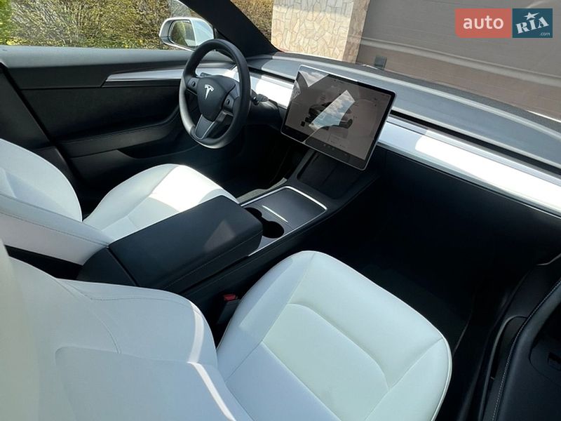 Седан Tesla Model 3 2023 в Києві