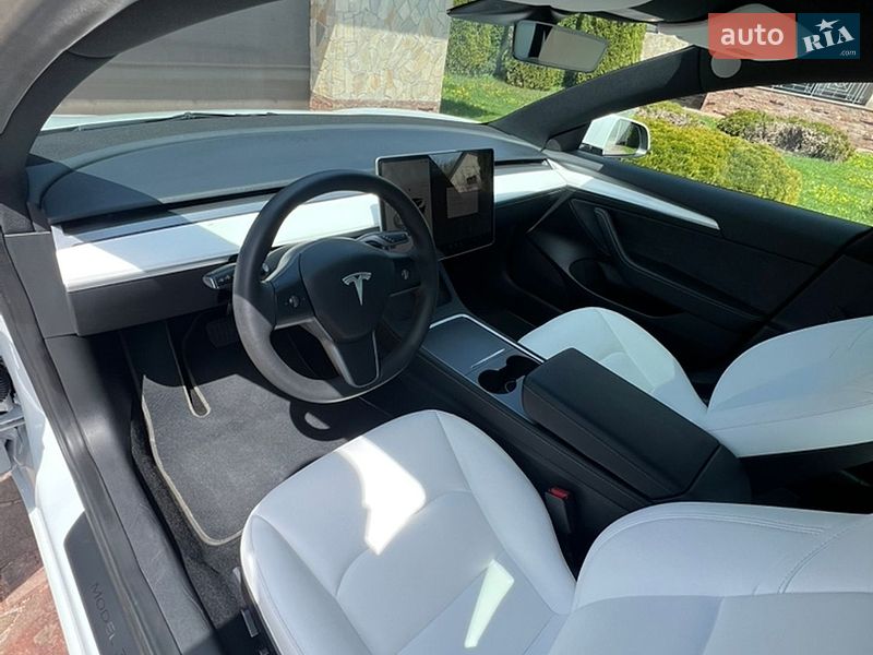 Седан Tesla Model 3 2023 в Києві