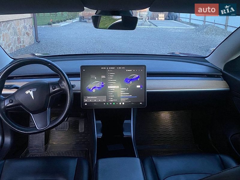 Седан Tesla Model 3 2018 в Рокитном