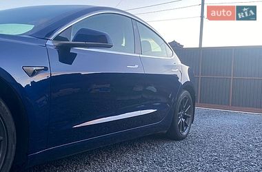Седан Tesla Model 3 2018 в Рокитном