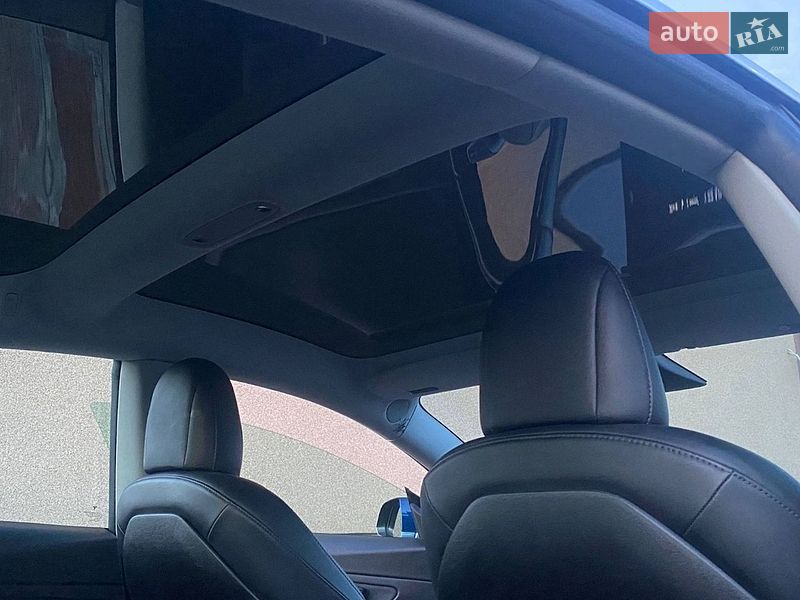 Седан Tesla Model 3 2018 в Рокитном