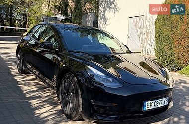 Седан Tesla Model 3 2022 в Ровно