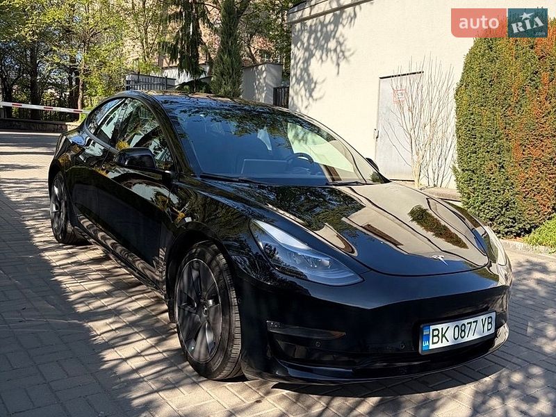 Седан Tesla Model 3 2022 в Ровно