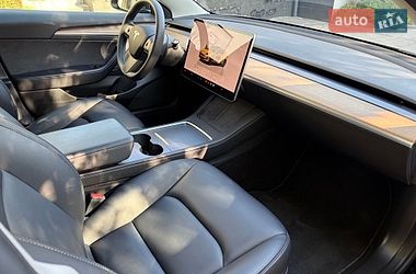 Седан Tesla Model 3 2022 в Ровно