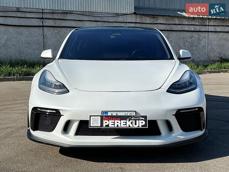Седан Tesla Model 3 2019 в Киеве