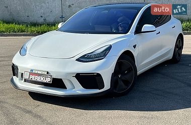 Седан Tesla Model 3 2019 в Киеве