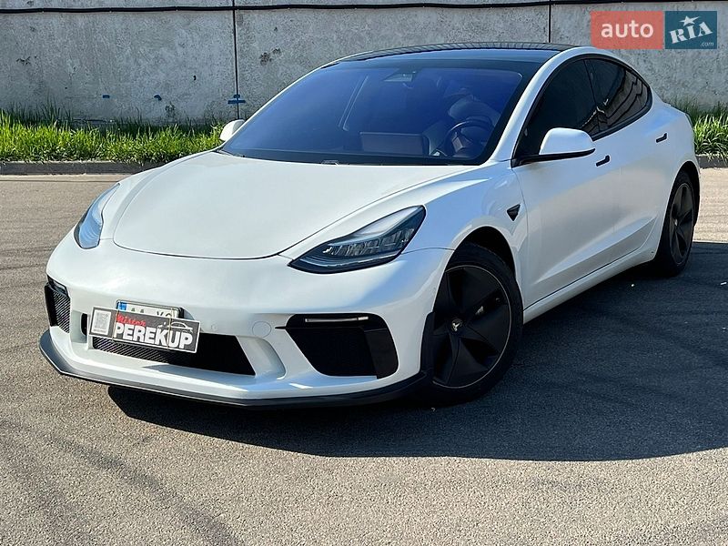 Седан Tesla Model 3 2019 в Киеве
