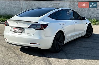 Седан Tesla Model 3 2019 в Киеве