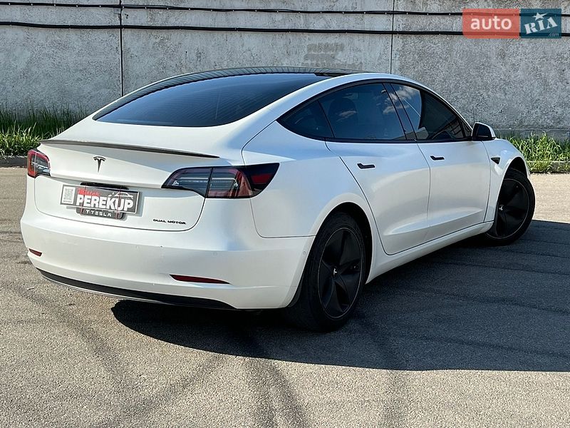 Седан Tesla Model 3 2019 в Киеве