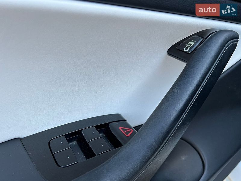 Седан Tesla Model 3 2019 в Киеве