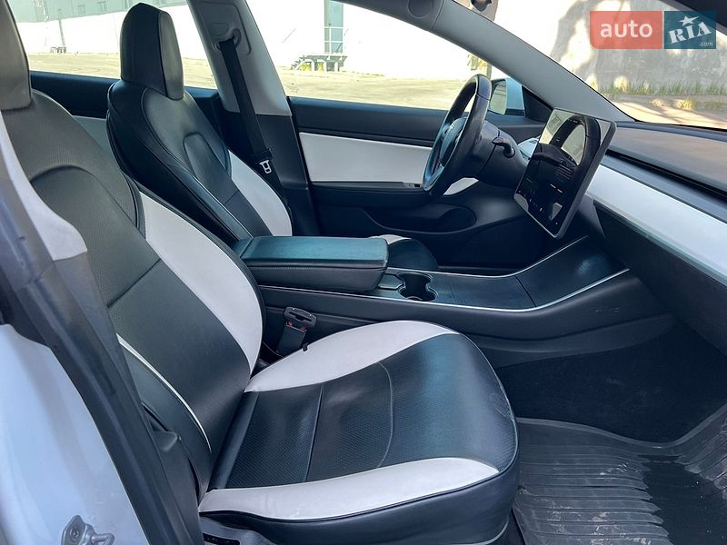 Седан Tesla Model 3 2019 в Киеве