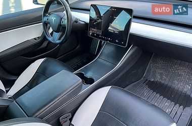Седан Tesla Model 3 2019 в Киеве