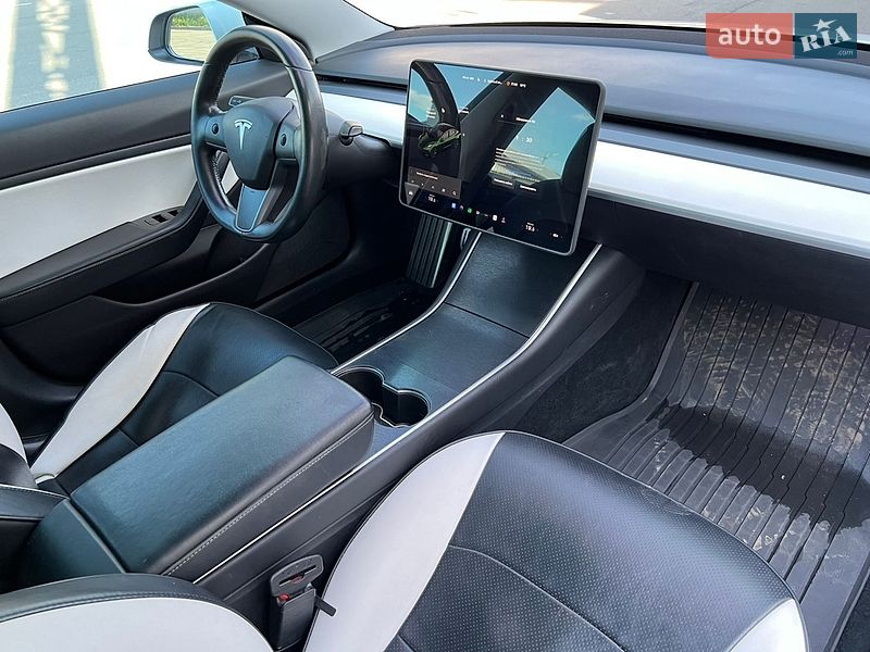 Седан Tesla Model 3 2019 в Киеве