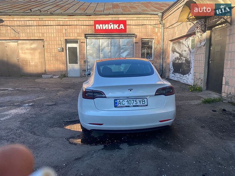 Седан Tesla Model 3 2021 в Луцке