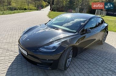 Седан Tesla Model 3 2022 в Львове