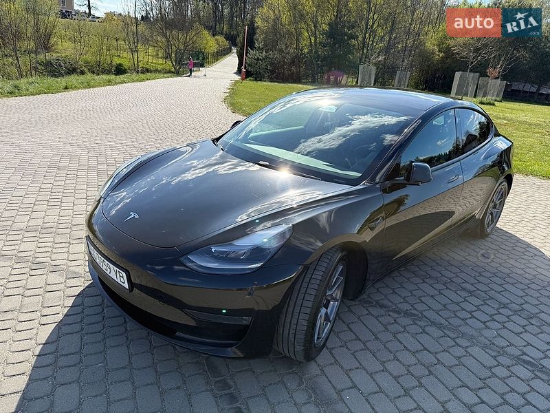 Седан Tesla Model 3 2022 в Львове