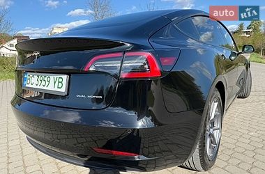Седан Tesla Model 3 2022 в Львове