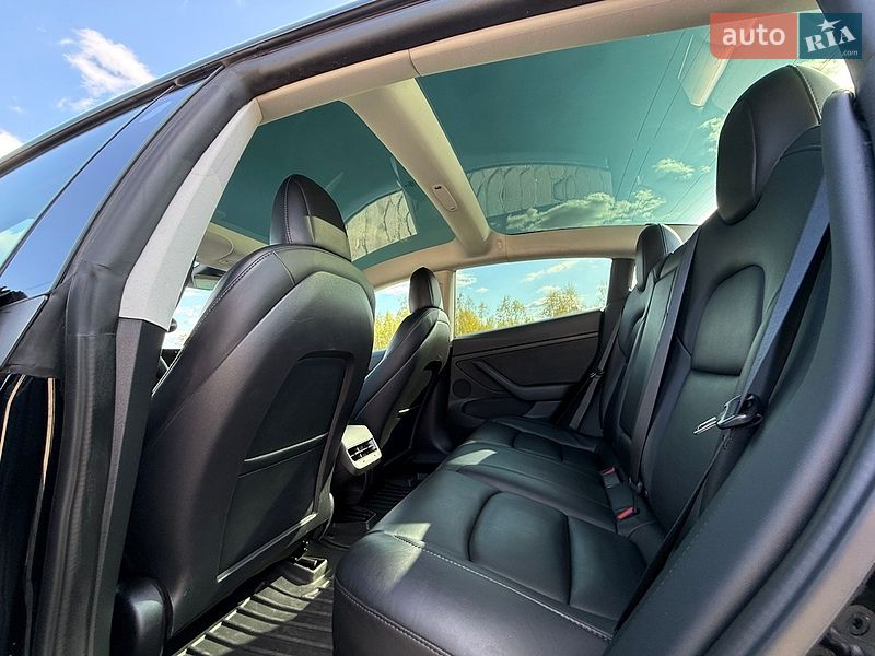 Седан Tesla Model 3 2022 в Львове