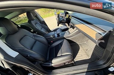 Седан Tesla Model 3 2022 в Львове
