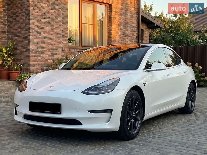 Седан Tesla Model 3 2020 в Кропивницком