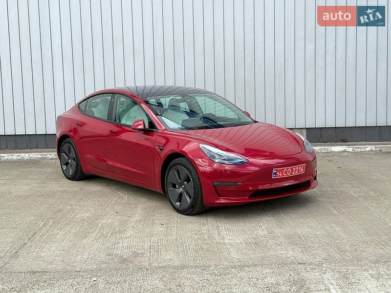 Седан Tesla Model 3 2023 в Чернівцях