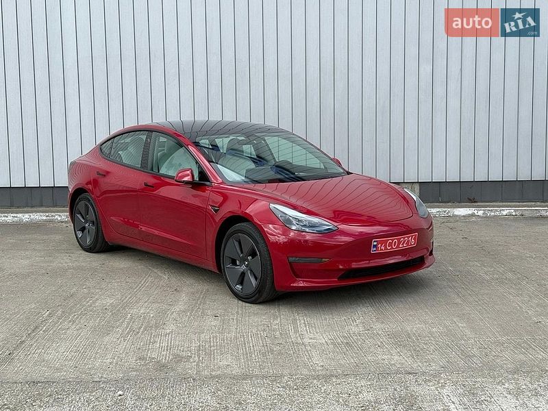 Седан Tesla Model 3 2023 в Чернівцях