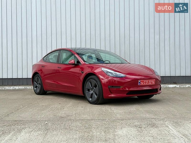 Седан Tesla Model 3 2023 в Чернівцях