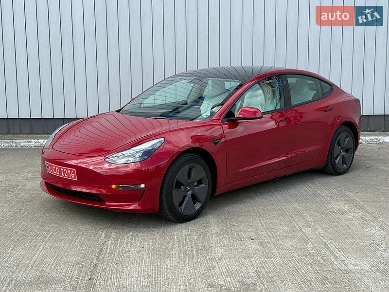 Седан Tesla Model 3 2023 в Чернівцях