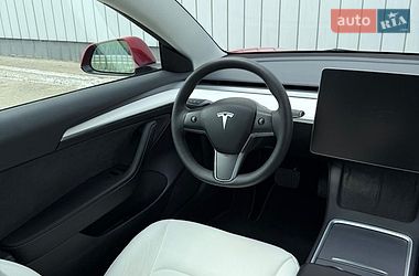 Седан Tesla Model 3 2023 в Чернівцях