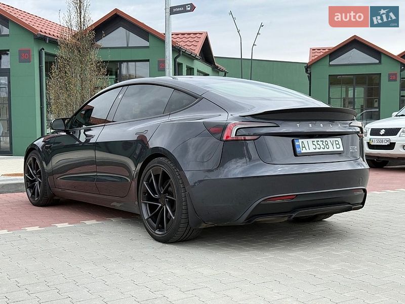 Седан Tesla Model 3 2024 в Ірпені