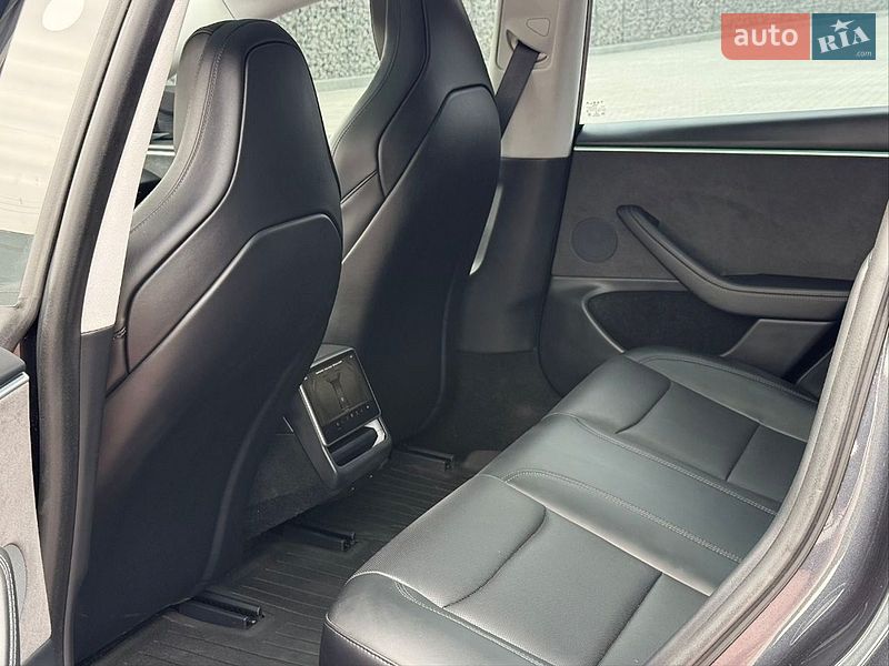 Седан Tesla Model 3 2024 в Ірпені