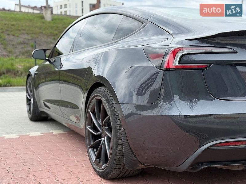 Седан Tesla Model 3 2024 в Ірпені