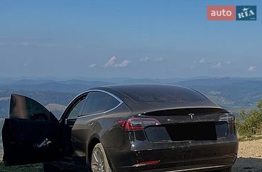 Седан Tesla Model 3 2019 в Львові