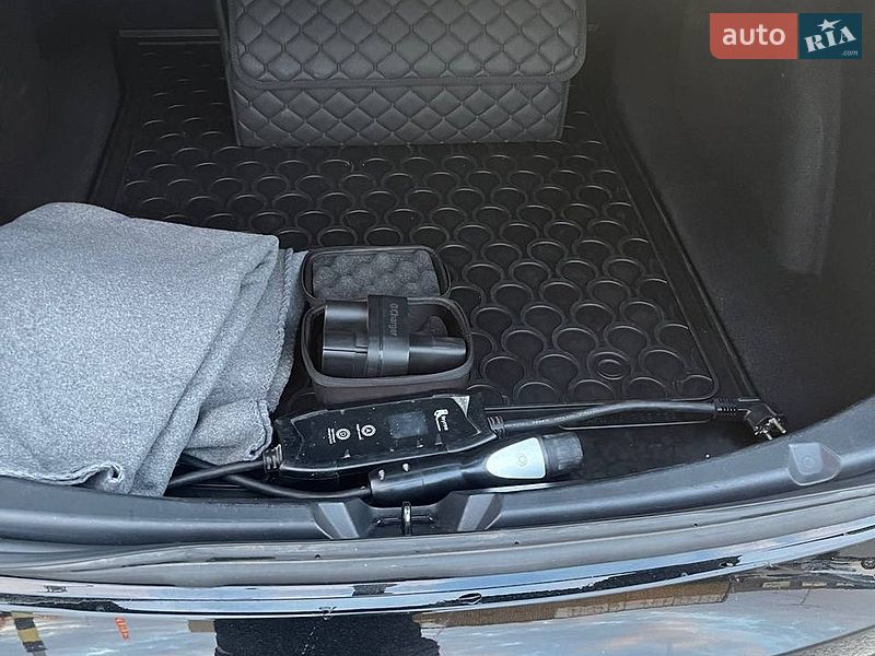Седан Tesla Model 3 2020 в Києві