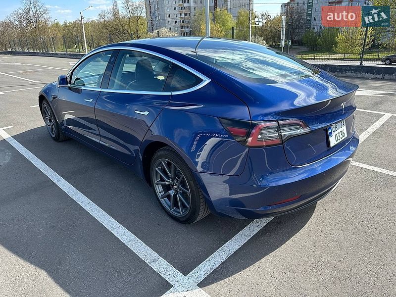 Седан Tesla Model 3 2020 в Чернигове