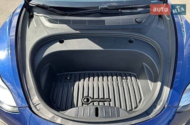 Седан Tesla Model 3 2020 в Чернигове