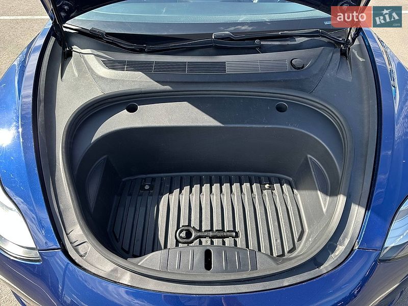 Седан Tesla Model 3 2020 в Чернигове
