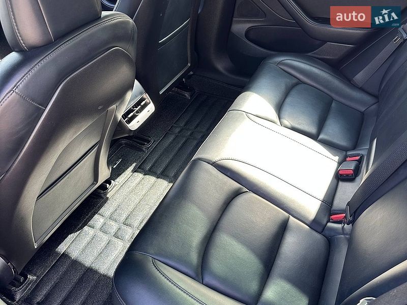 Седан Tesla Model 3 2020 в Чернигове
