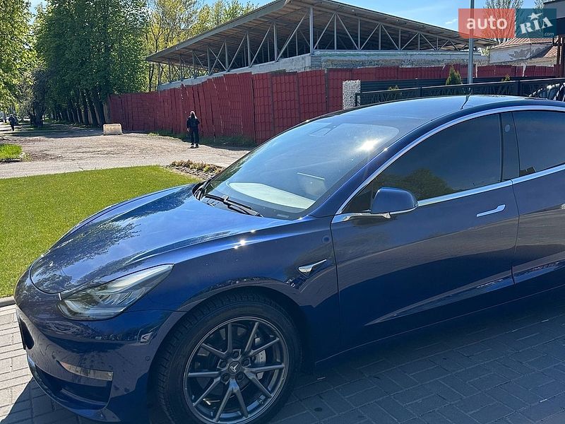 Седан Tesla Model 3 2020 в Киеве