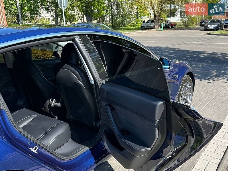 Седан Tesla Model 3 2020 в Киеве