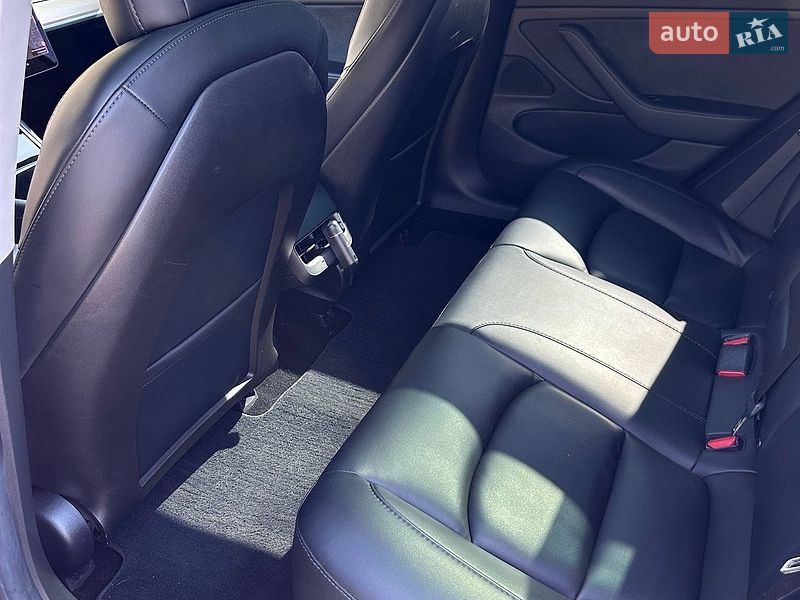 Седан Tesla Model 3 2020 в Киеве