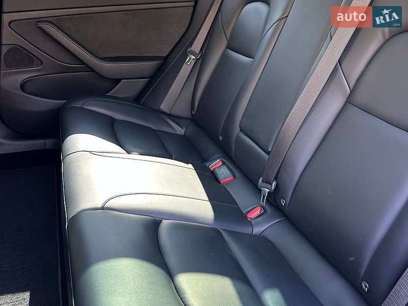 Седан Tesla Model 3 2020 в Киеве